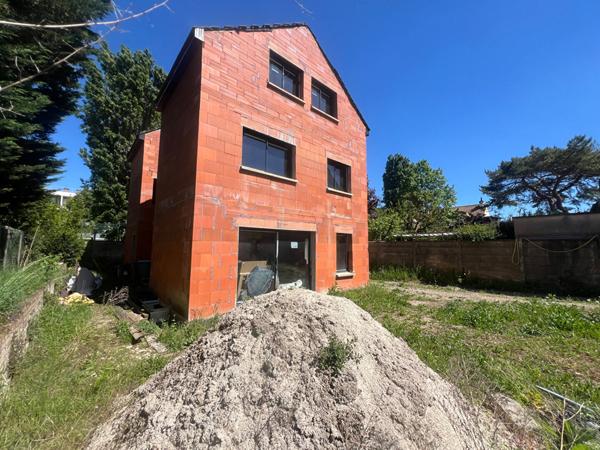 Maison familiale à fort potentiel non achevée, 157 m² habitables