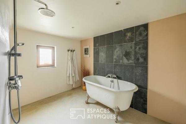 Propriété du XVIe avec gîtes, piscine et salle de réception