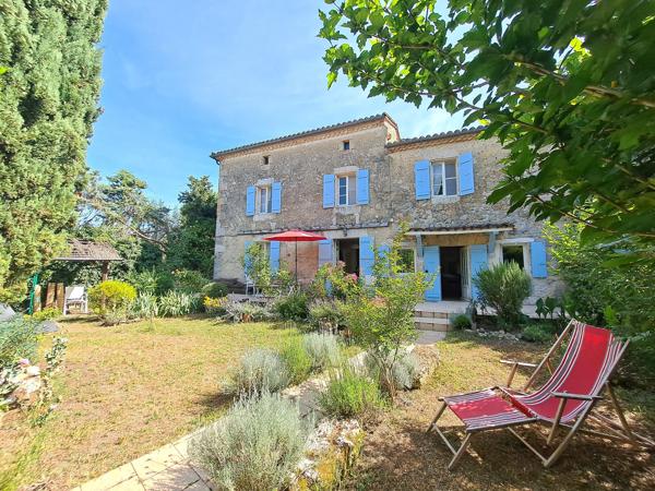Jolie Propriété en Pierre au Cœur d’un Hameau Paisible