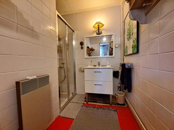 Jolie Propriété en Pierre au Cœur d’un Hameau Paisible