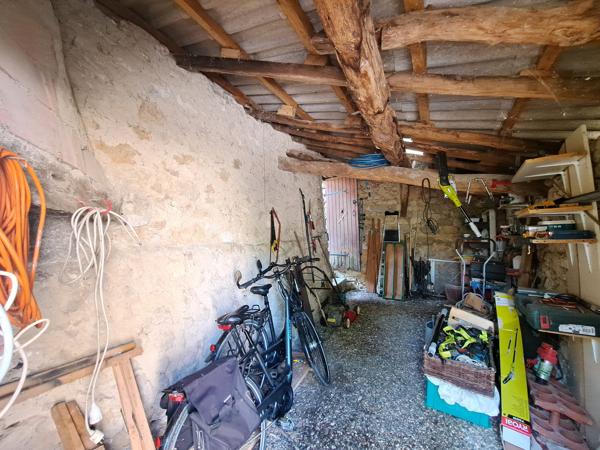 Jolie Propriété en Pierre au Cœur d’un Hameau Paisible