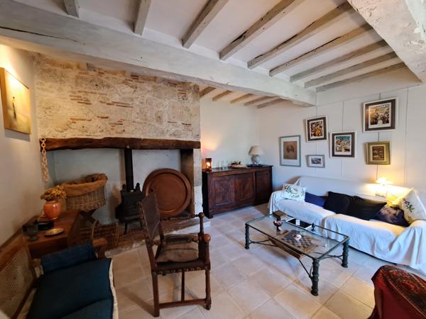 Jolie Propriété en Pierre au Cœur d’un Hameau Paisible