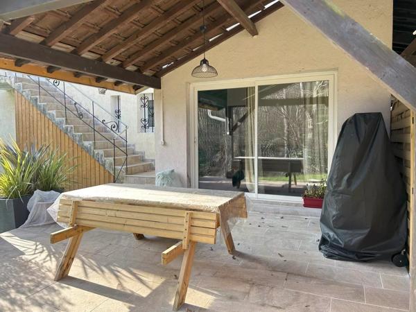 Maison magnifiquement entretenue avec appartement indépendant et spa