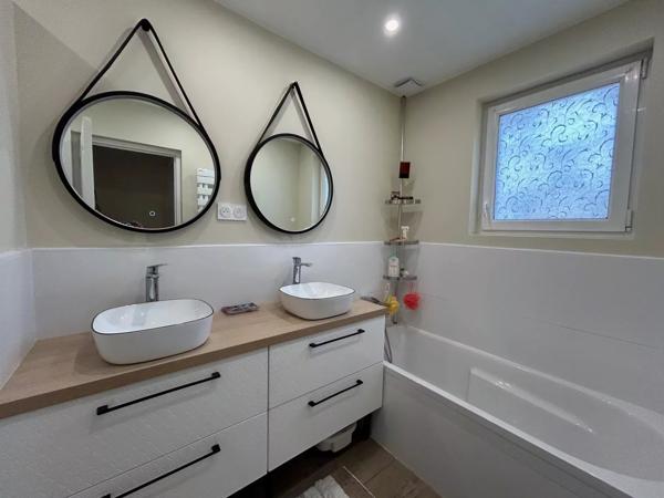 Maison magnifiquement entretenue avec appartement indépendant et spa