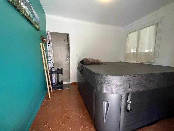 Maison magnifiquement entretenue avec appartement indépendant et spa