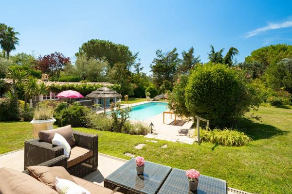 Villa provençale dans un domaine privé.