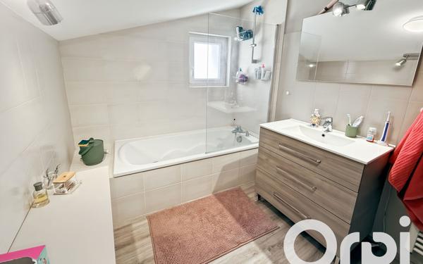 Maison à louer    3 pièces •  Saint-Marcel-d'Ardèche