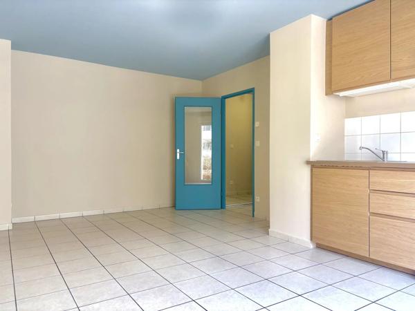Vente                                                      Appartement
                        
                     2 pièces                      40 m2                     à Saint-Sébastien-sur-Loire