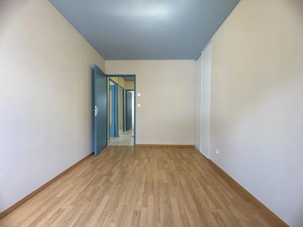 Vente                                                      Appartement
                        
                     2 pièces                      40 m2                     à Saint-Sébastien-sur-Loire