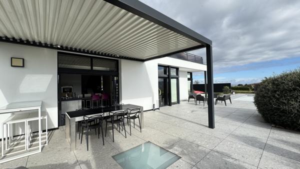 Cellieu (42320) Magnifique villa de 380 m2 avec piscine sur 2750 m2 de terrain