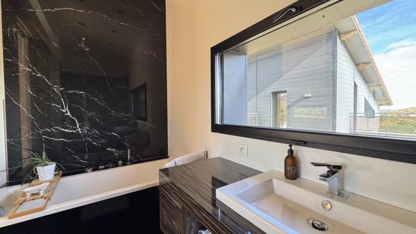 Cellieu (42320) Magnifique villa de 380 m2 avec piscine sur 2750 m2 de terrain