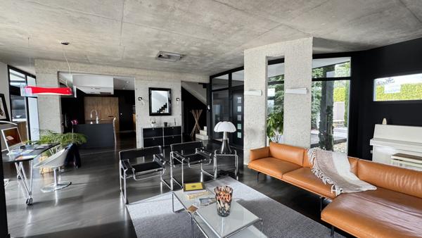 Cellieu (42320) Magnifique villa de 380 m2 avec piscine sur 2750 m2 de terrain