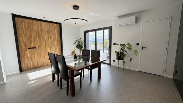 Cellieu (42320) Magnifique villa de 380 m2 avec piscine sur 2750 m2 de terrain