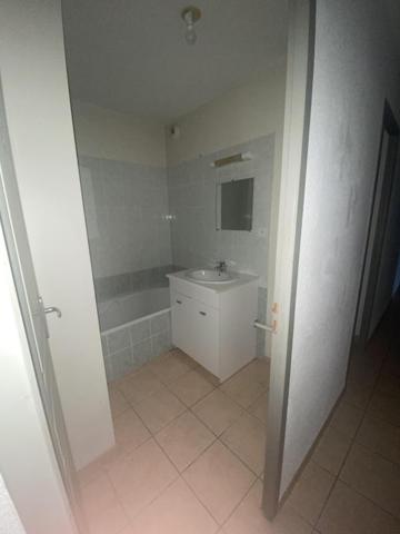 ANNONAY - APPARTEMENT T3 AVEC GARAGE - 71.91 M2