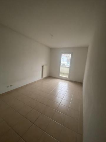 ANNONAY - APPARTEMENT T3 AVEC GARAGE - 71.91 M2