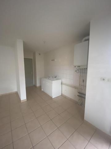 ANNONAY - APPARTEMENT T3 AVEC GARAGE - 71.91 M2