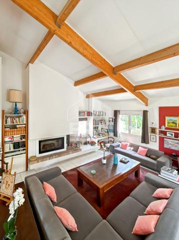 Villa de 300m² sur 10845m²  secteur Gémenos/Roquevaire