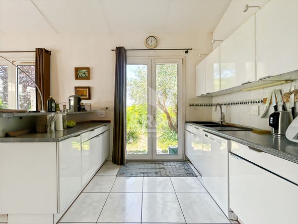 Villa de 300m² sur 10845m²  secteur Gémenos/Roquevaire