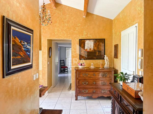 Villa de 300m² sur 10845m²  secteur Gémenos/Roquevaire