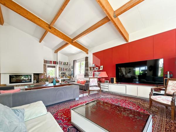 Villa de 300m² sur 10845m²  secteur Gémenos/Roquevaire