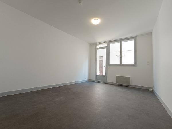 Studio rénové centre ville