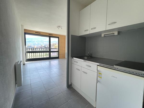 Grand T1 avec coin nuit et balcon