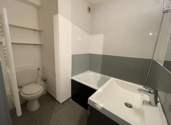 Grand T1 avec coin nuit et balcon