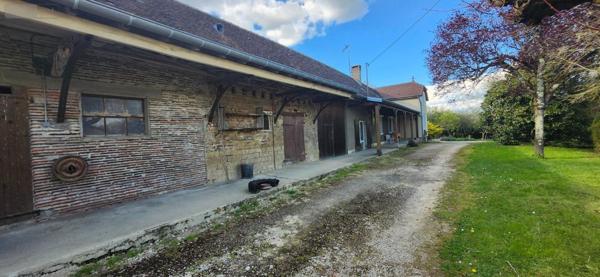 Maison rurale à vendre à Le Fay en Saône-et-Loire (71580), ref : YM50