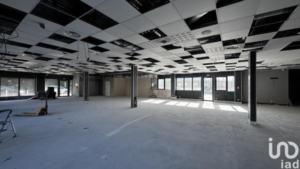 Location local d’activité 380 m² Éguilles