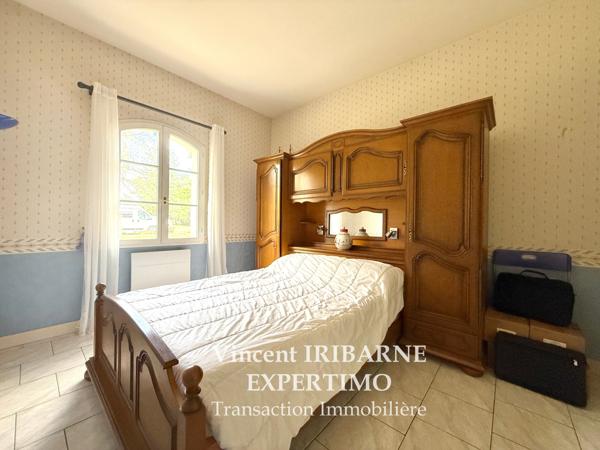 Les Gonds (17100) Propriété avec 4 Chambres, Double Garage sur un terrain de 6 800 m²