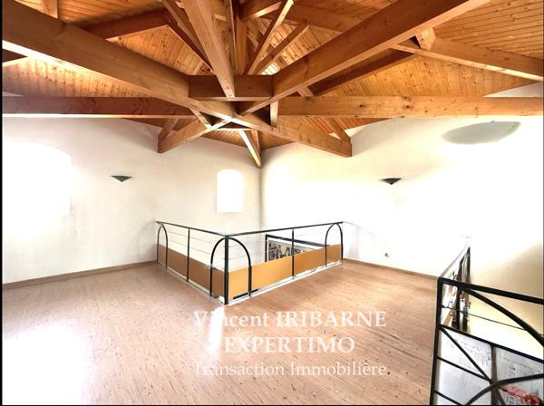 Les Gonds (17100) Propriété avec 4 Chambres, Double Garage sur un terrain de 6 800 m²