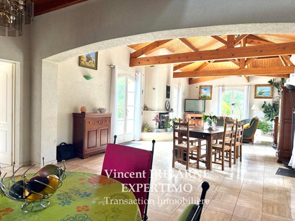 Les Gonds (17100) Propriété avec 4 Chambres, Double Garage sur un terrain de 6 800 m²