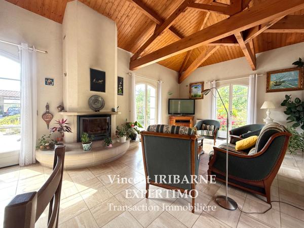 Les Gonds (17100) Propriété avec 4 Chambres, Double Garage sur un terrain de 6 800 m²