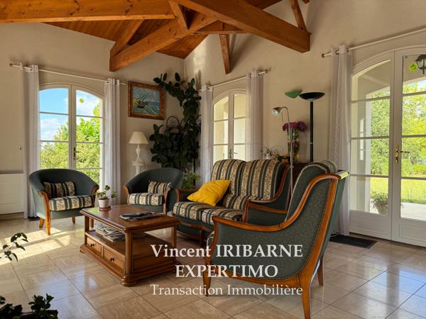 Les Gonds (17100) Propriété avec 4 Chambres, Double Garage sur un terrain de 6 800 m²