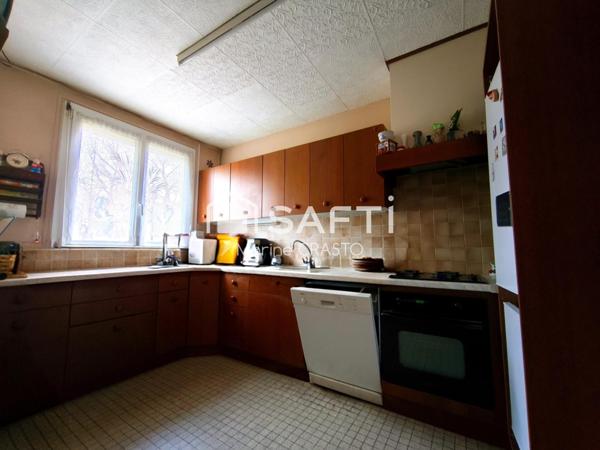 Maison mitoyenne T5 – 105 m² – 464 m² de terrain – Une belle opportunité à révéler