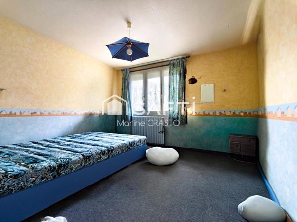 Maison mitoyenne T5 – 105 m² – 464 m² de terrain – Une belle opportunité à révéler