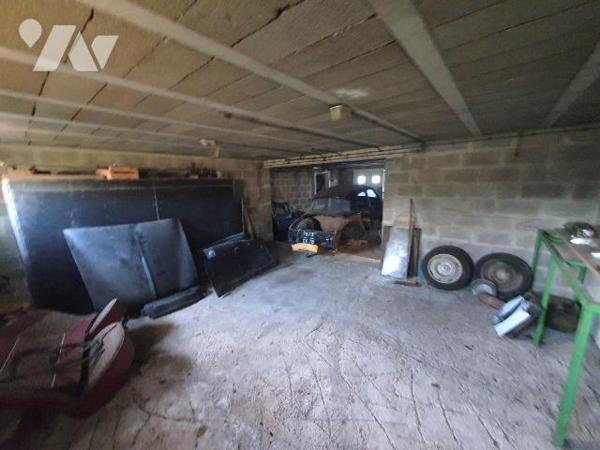 Château-Landon, dans le hameau de Bruzelles, maison à rénover d'environ 86 m² avec sous-sol tot...