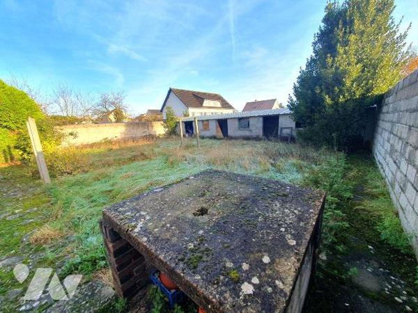 Château-Landon, dans le hameau de Bruzelles, maison à rénover d'environ 86 m² avec sous-sol tot...