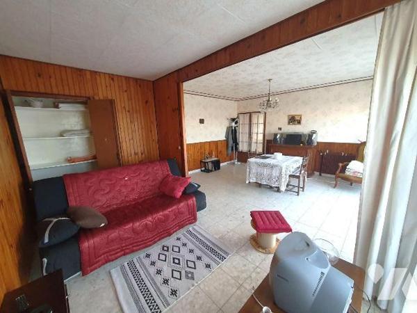 Château-Landon, dans le hameau de Bruzelles, maison à rénover d'environ 86 m² avec sous-sol tot...