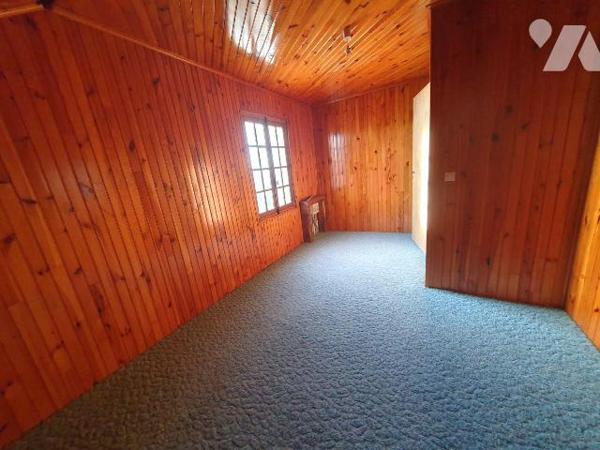 Château-Landon, dans le hameau de Bruzelles, maison à rénover d'environ 86 m² avec sous-sol tot...