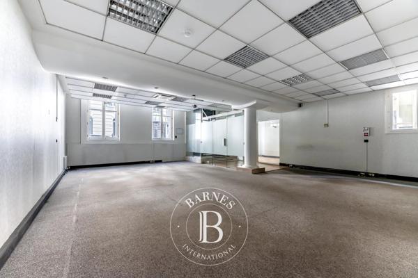 Paris 8ème, Bureau  148 m² à vendre