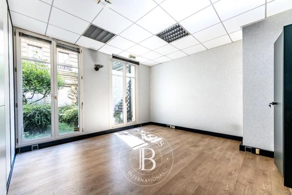 Paris 8ème, Bureau  148 m² à vendre