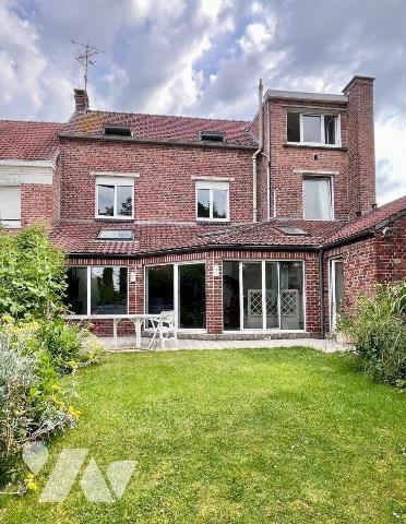 En centre ville d'HAZEBROUCK 59190, à deux pas du jardin public, en face de la future médiathèq...