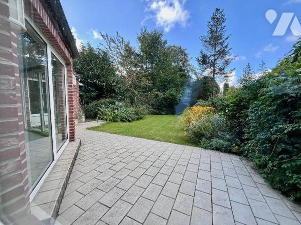 En centre ville d'HAZEBROUCK 59190, à deux pas du jardin public, en face de la future médiathèq...