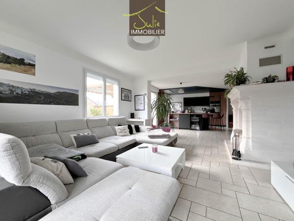 Grande maison idéale pour une résidence familiale ! 5 chambres (possibilité d'acquérir des dépendances/granges