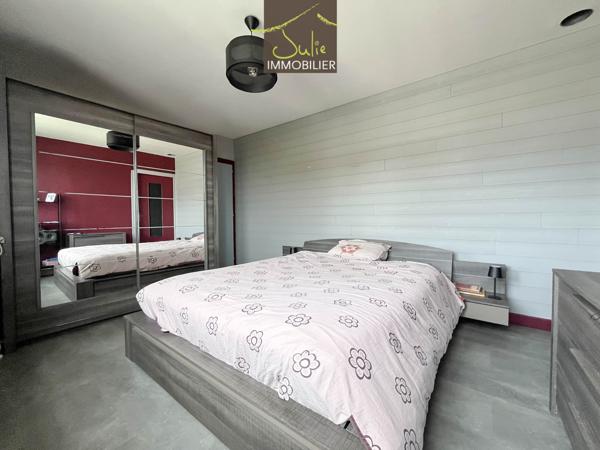 Grande maison idéale pour une résidence familiale ! 5 chambres (possibilité d'acquérir des dépendances/granges