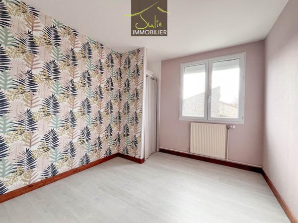 Grande maison idéale pour une résidence familiale ! 5 chambres (possibilité d'acquérir des dépendances/granges