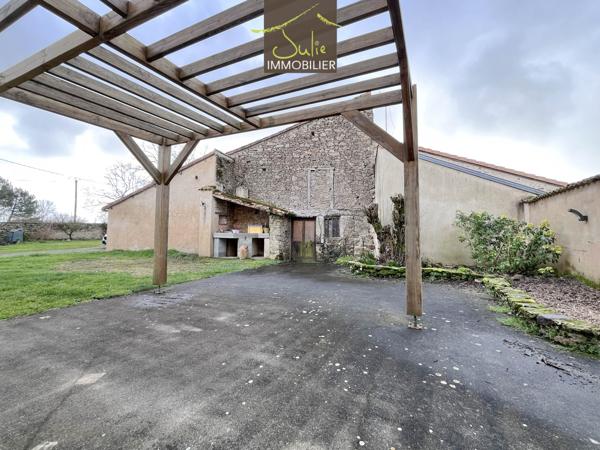 Grande maison idéale pour une résidence familiale ! 5 chambres (possibilité d'acquérir des dépendances/granges