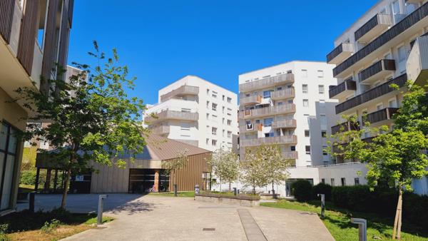 Appartement  Montreuil 3 pièces 64.6 m2