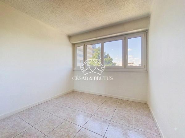 APPARTEMENT T4 – PROCHE DES COMMODITÉS – BALCON